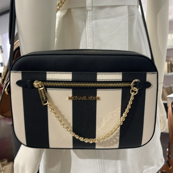 MICHAEL KORS
Jet Set Large EW Zip Chain XBody Crossbody Bag
Black Multi - Picture 3 of 4